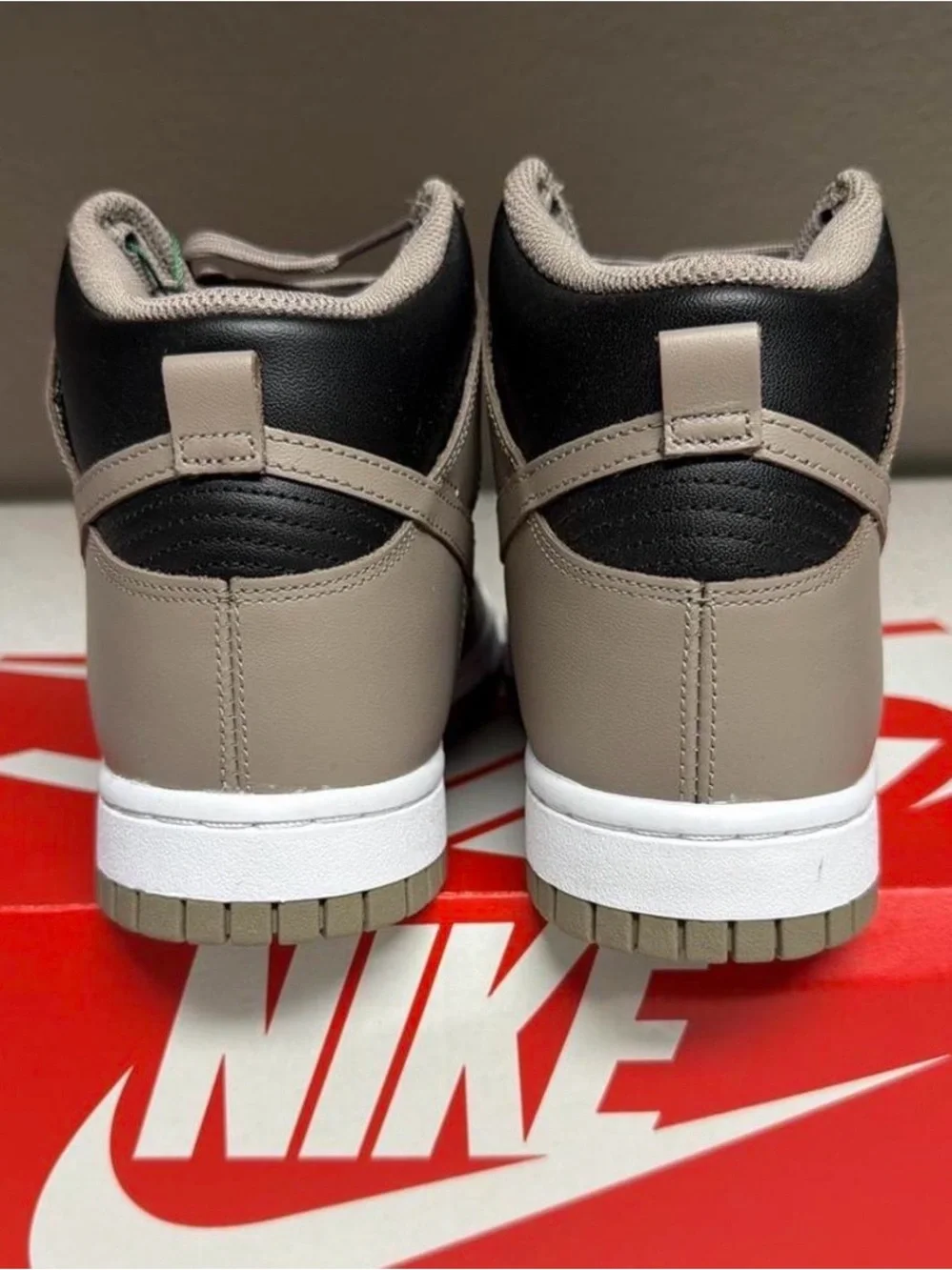 Nike dunks 6.5 women (6 men’s)